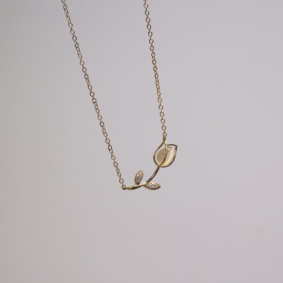 NEW 14K Gold Plated Diamond Flower Leaf Necklace - Picture 6 of 10